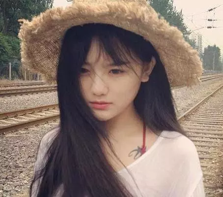 婚禮上俺給公婆敬酒,婆婆扔下十塊錢在地上,老公指地下俺樂了
