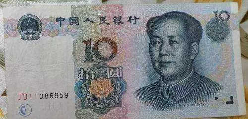 婚禮上俺給公婆敬酒,婆婆扔下十塊錢在地上,老公指地下俺樂了