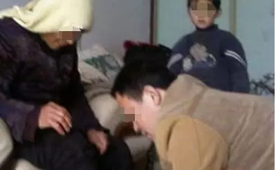 丈夫車禍身亡,妻子收留他的私生子,多年後私生子跪下叫她親媽