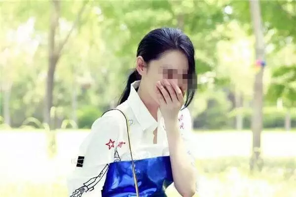 女子想買房,婆婆給三十萬現金,上門拿錢時,瞧見袋子,扔錢就跑