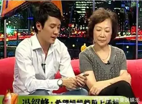 馮紹峰全家近照曝光,背景大到不像話,難怪倪妮和趙麗穎都想嫁他!