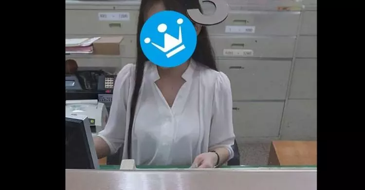 「銀行妹子好正」他去開戶被行員煞到… 趕緊用手機偷拍!
