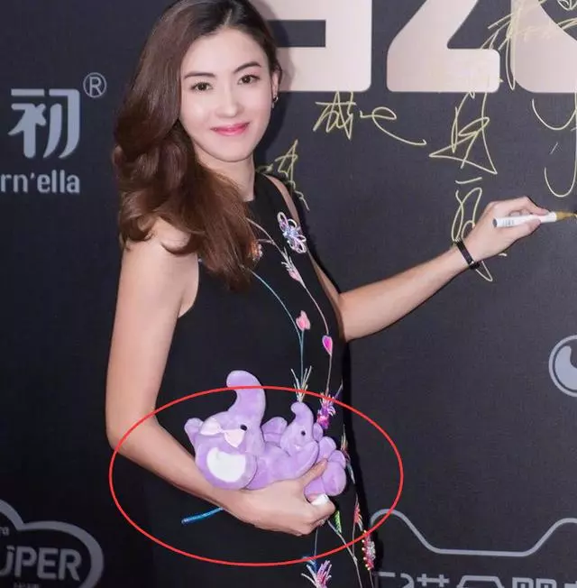 張柏芝有喜早有徵兆?5月被拍孕肚明顯,男友疑為65歲富豪!