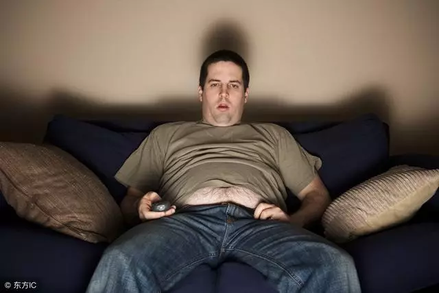 臉上出現4種情況,可能是腦梗了,記住少做4件事,做好6點預防