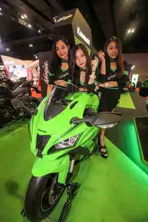 香車美人,就在【2018吉隆坡國際汽車展】飆現狂野美