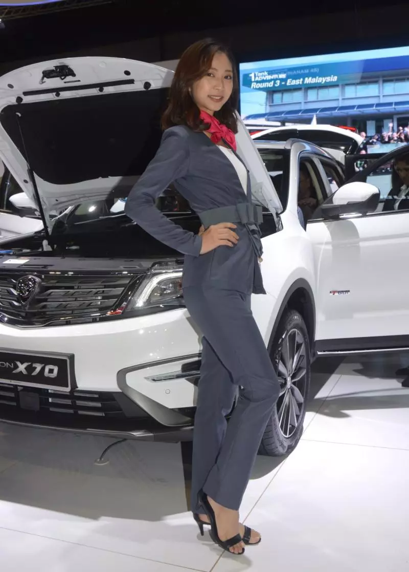 香車美人,就在【2018吉隆坡國際汽車展】飆現狂野美
