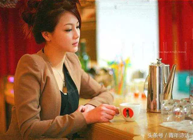 為了老公自尊,我一直「裝窮人」,他生意上軌道後卻向我提出離婚,爸來接我,他看傻...