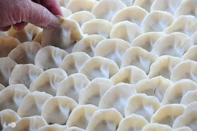 鄉下婆婆來住幾天,她走之後,手機一響,我在廚房傻了眼!!