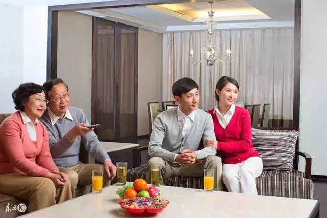 鄉下婆婆來住幾天,她走之後,手機一響,我在廚房傻了眼!!