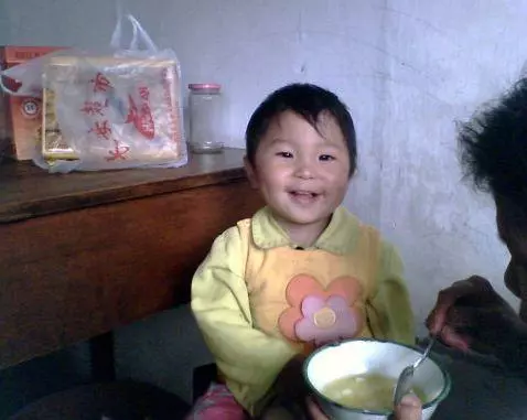 坐月子婆婆不來照顧,婆婆生病住院鄰居讓我去醫院交錢,我傻了眼