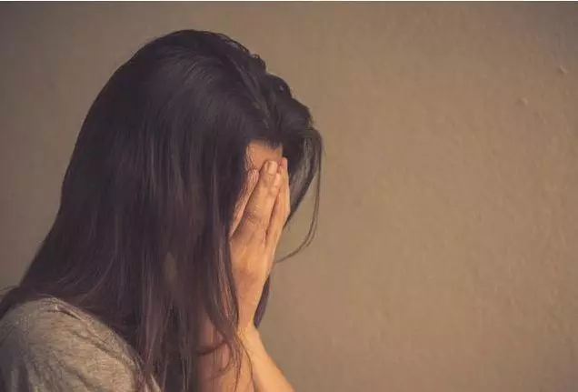坐月子婆婆不來照顧,婆婆生病住院鄰居讓我去醫院交錢,我傻了眼