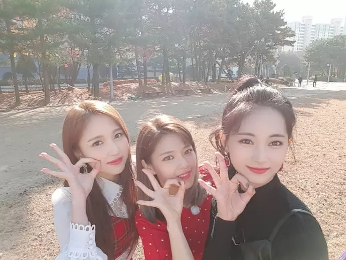 [TWICE][新聞]181201 真·熱到變形TWICE現身關島公演現場辛苦彩排