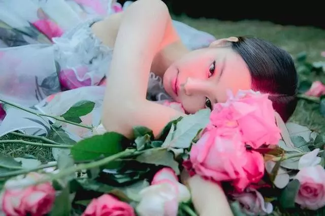 YG失去大牌造型師，BLACKPINK LISA的服飾竟然淪落到伴舞級別！