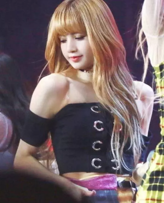 YG失去大牌造型師，BLACKPINK LISA的服飾竟然淪落到伴舞級別！