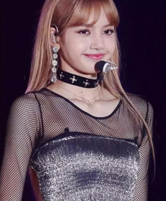 YG失去大牌造型師，BLACKPINK LISA的服飾竟然淪落到伴舞級別！
