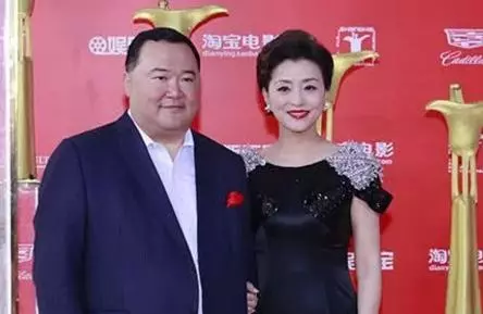 章子怡的老公,那英的老公,陳紅的老公,全都輸給了她的老公 !
