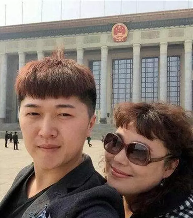 二婚戀上小15歲男生,為愛減肥卻慘遭拋棄,如今美到不可收拾