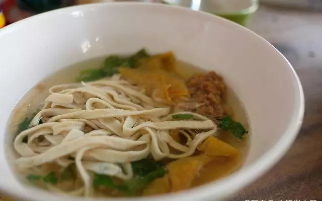 去兒子家吃飯,發現碗里有頭髮,悄悄和兒媳換了碗,轉身倒在地
