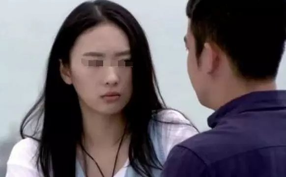 新婚夜,老婆裹著被子不讓碰,俺覺得不對,撕開後,俺想離婚