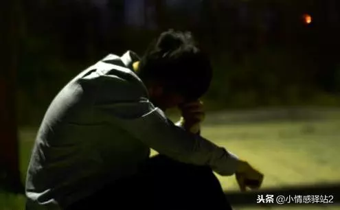繼父辛苦供我上大學,畢業後我回去孝敬他,到家推開門我蒙了