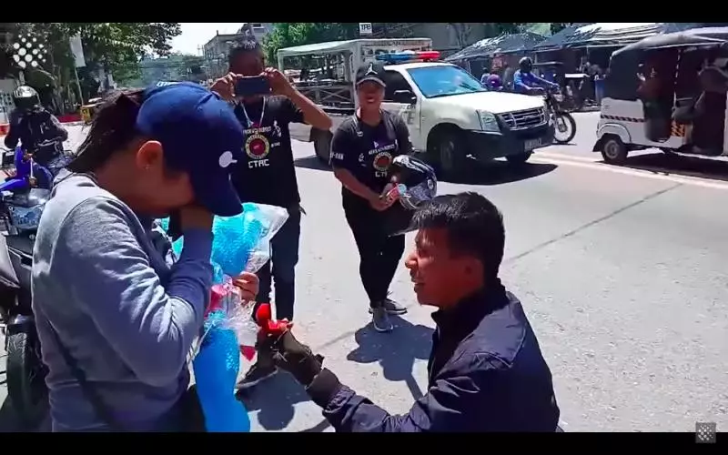 影/得知男友車禍慘死!女泣不成聲 趕赴現場卻笑了