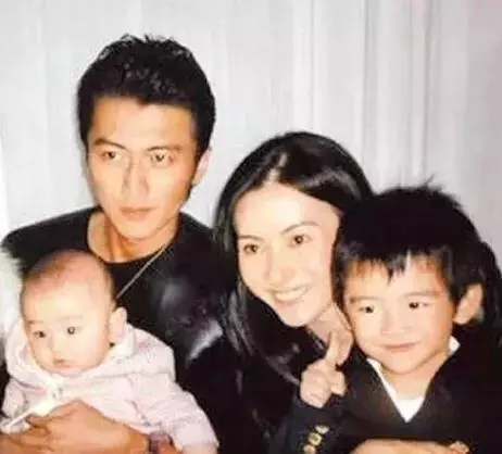 曝張柏芝產第三胎,性別曝光?謝霆鋒說出三個字回應!
