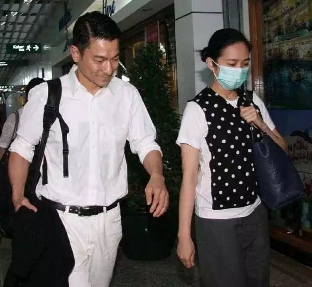 時隔10年,57歲劉德華親揭隱婚內幕,網友:當初我們都錯怪他了!