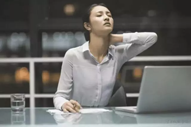 頸椎病是怎麼形成的?這3個小妙招可幫你來緩解!