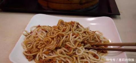 我們剛買好房子婆婆就搬進來,看到她在陽台種的菜,我發了朋友圈