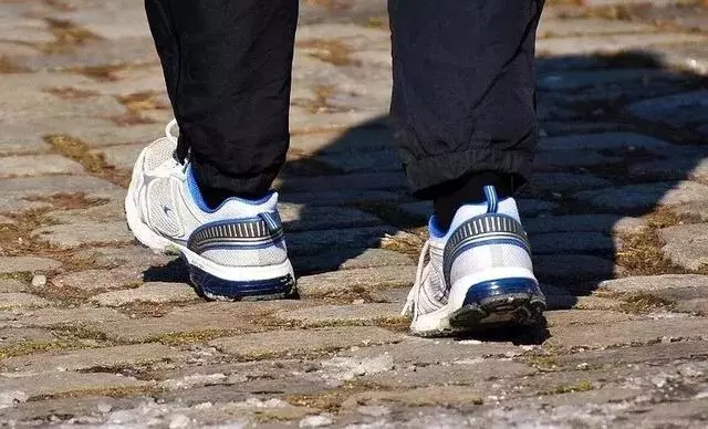 身體好不好,看走路姿勢也能知道!這5種步態要特別注意