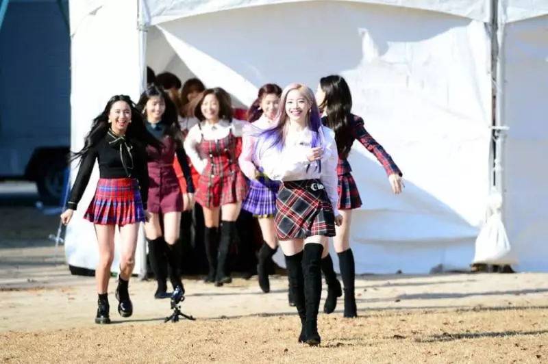 [TWICE][分享]181202 T寶們收到來自偶像IU的禮物…「iPhone+GUCCI戒指+chanel運動鞋」完
