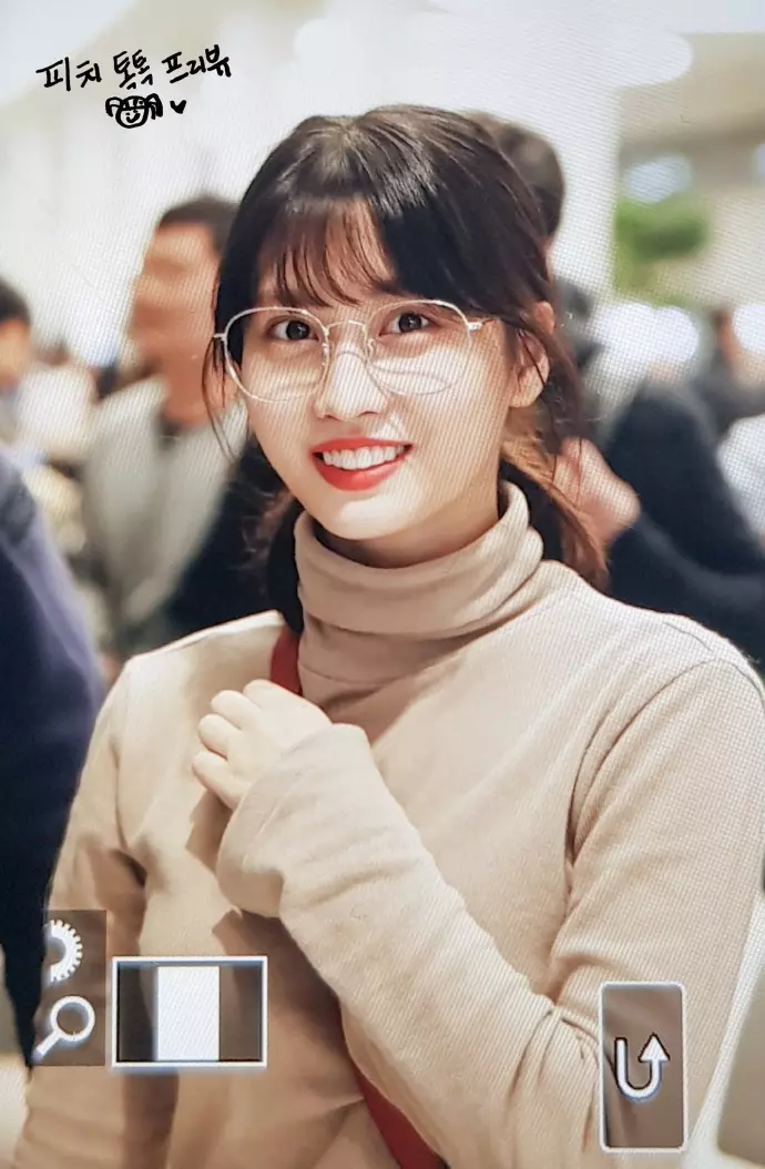 [TWICE][分享]181202 T寶們收到來自偶像IU的禮物…「iPhone+GUCCI戒指+chanel運動鞋」完