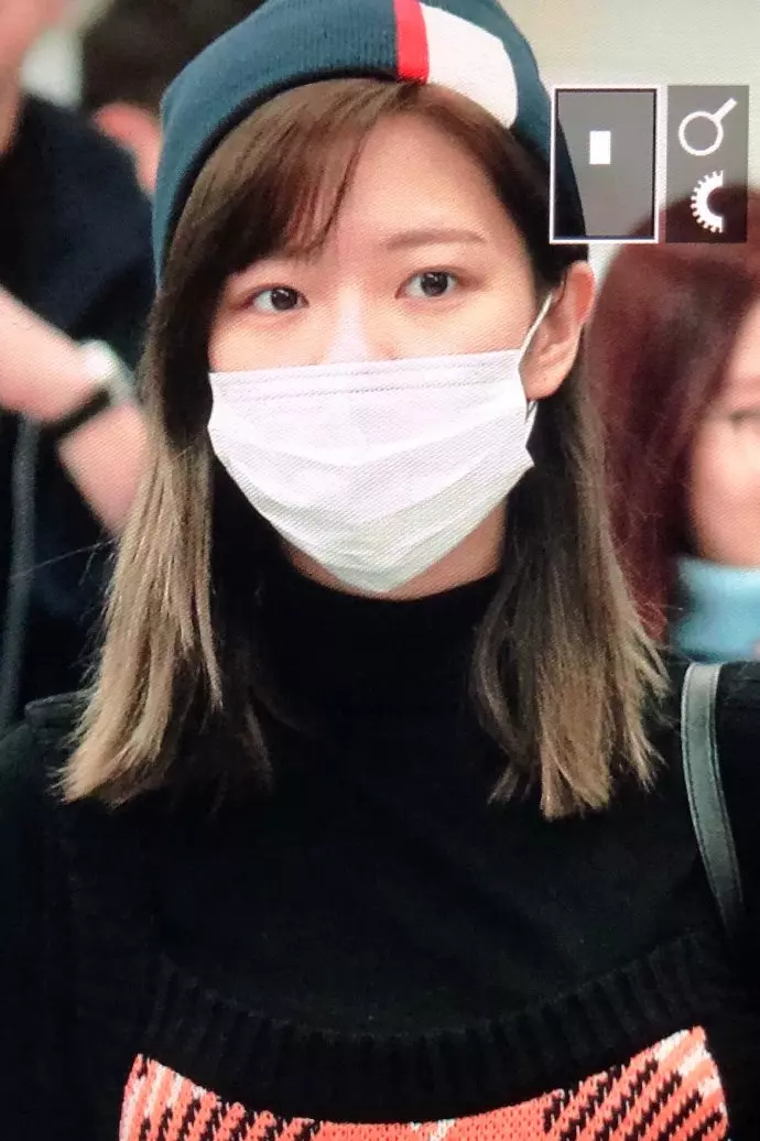[TWICE][分享]181202 T寶們收到來自偶像IU的禮物…「iPhone+GUCCI戒指+chanel運動鞋」完