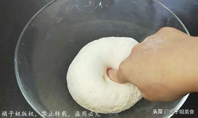 這個餡包子,比韭菜和肉包子都好吃,營養也很高,冬天多吃身體好