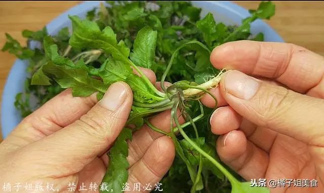 這個餡包子,比韭菜和肉包子都好吃,營養也很高,冬天多吃身體好
