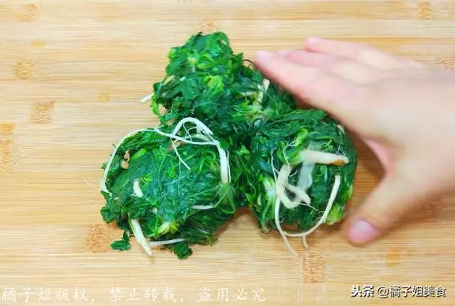 這個餡包子,比韭菜和肉包子都好吃,營養也很高,冬天多吃身體好