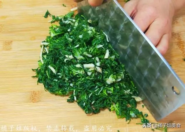 這個餡包子,比韭菜和肉包子都好吃,營養也很高,冬天多吃身體好