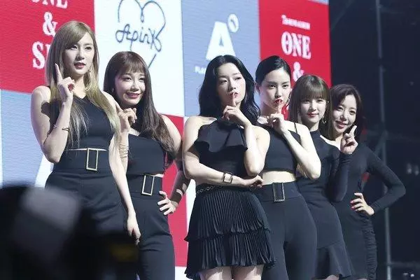 APINK榮獲Melon十大歌手獎,宣布即將回歸,屆時還會舉辦演唱會!