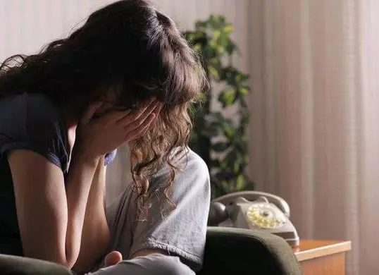 女子婚後五年沒懷孕,婆婆偷裝監控,得知真相,含淚指責兒子畜牲
