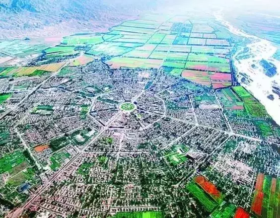 它是中國唯一沒有紅綠燈的城市,竟然不堵車,還布了個八卦陣!