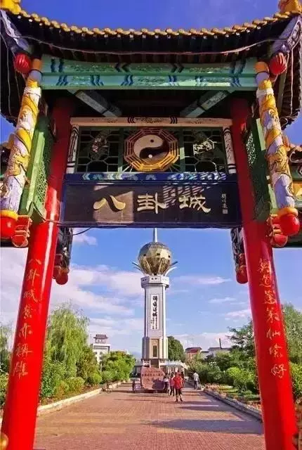 它是中國唯一沒有紅綠燈的城市,竟然不堵車,還布了個八卦陣!