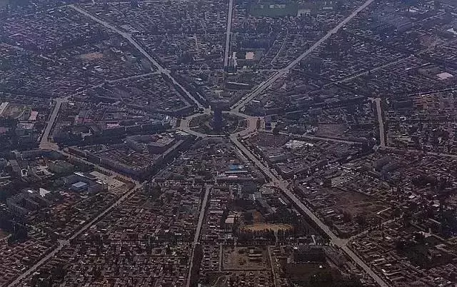 它是中國唯一沒有紅綠燈的城市,竟然不堵車,還布了個八卦陣!