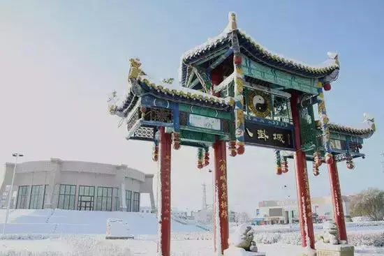 它是中國唯一沒有紅綠燈的城市,竟然不堵車,還布了個八卦陣!