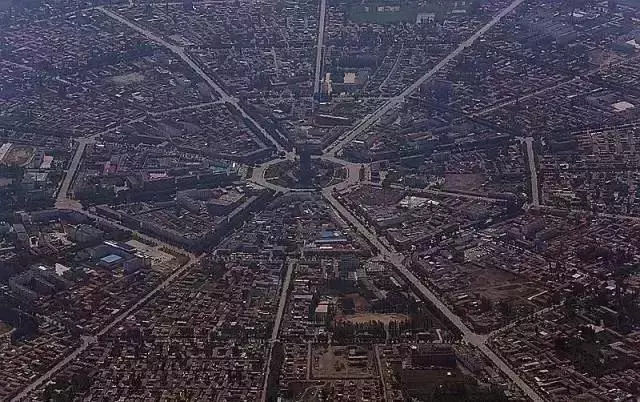 它是中國唯一沒有紅綠燈的城市,竟然不堵車,還布了個八卦陣!