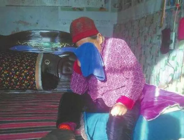 2歲男童不吃飯只喝奶,奶奶偷嘗一口,得知原因對兒媳大打出手