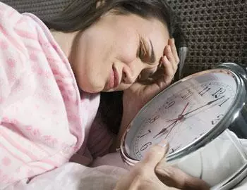 妻子起來就吐,丈夫以為有喜,去醫院檢查,他揪住妻子頭髮不放手