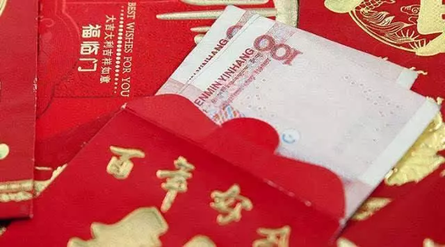 新婚第二天,婆婆討要份子錢,兒媳假裝找錢包,掀開被,憤而離婚