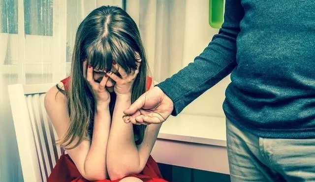 母親去世時把五十萬存款給了前妻三年後前妻上門我和她抱頭痛哭