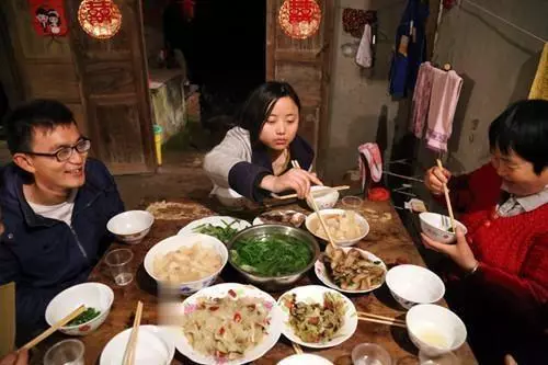 我每個月寄給爸媽1000,回家看到他們吃的飯,我決定一分不給了!