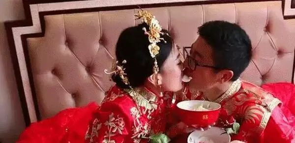新婚夜丈夫去世,被婆婆罵回娘家,過幾天回到婚房,婆婆含淚自首